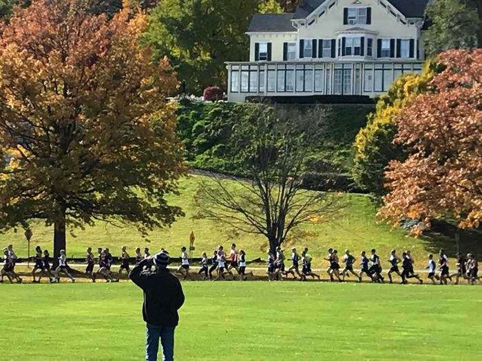 Runners after the first turn of the race Runners after the first turn of the race